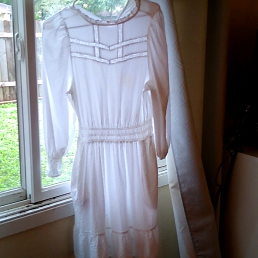 Gorgeous white top/dress.